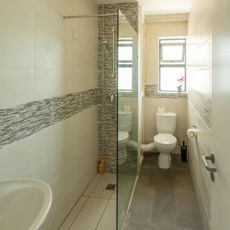 Seaview Escape Summer Nights ゲストハウス