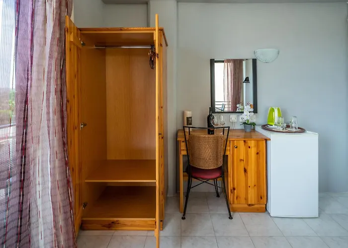 Гостевой дом Seaview Escape Summer Nights 3*